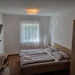 ádám 4*