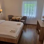 ádám 4*
