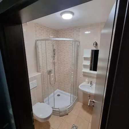 Adam Apartmanhaz Gasthuis