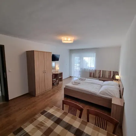Gasthuis Adam Apartmanhaz Siófok