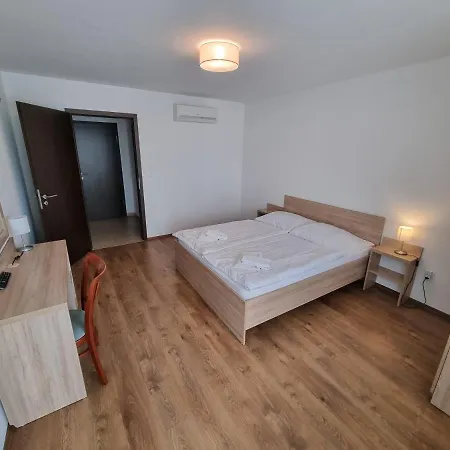Adam Apartmanhaz
