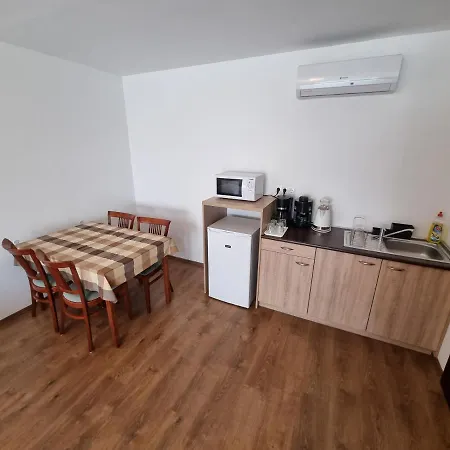 Adam Apartmanhaz بيت ضيافة شيوفوك
