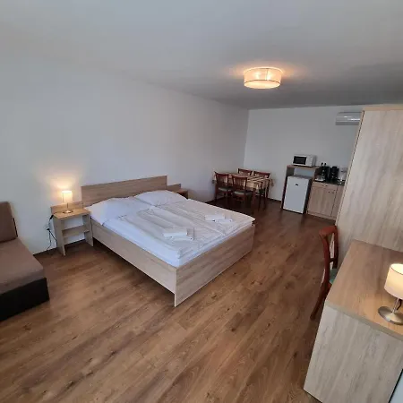 Gasthuis Adam Apartmanhaz Siófok