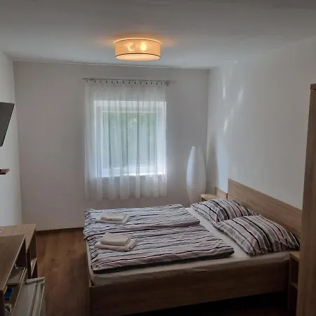 Adam Apartmanhaz *