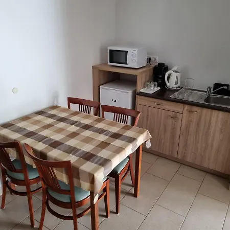 Adam Apartmanhaz Gasthuis *