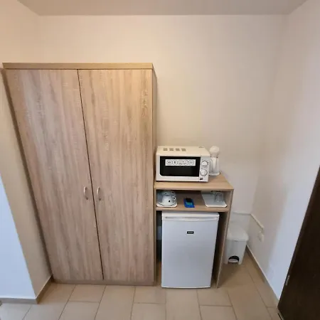 Adam Apartmanhaz שיופוק