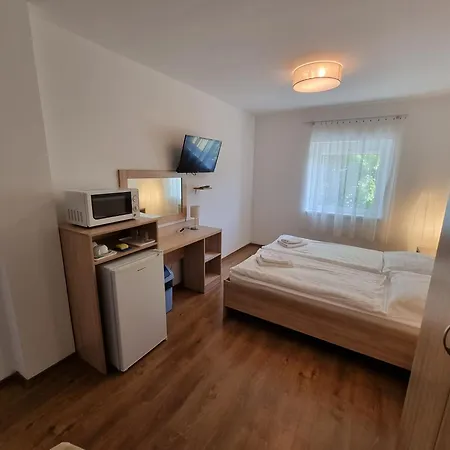 Adam Apartmanhaz * Siófok