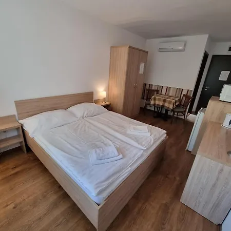 Adam Apartmanhaz Siófok