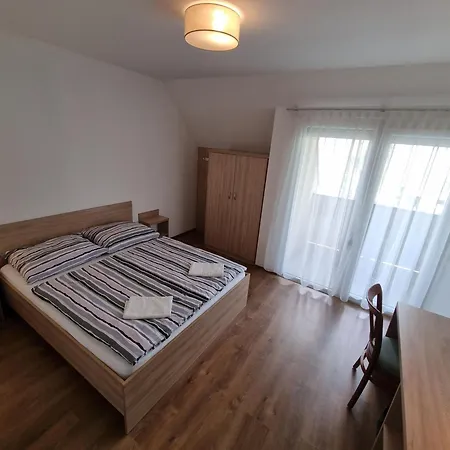 Adam Apartmanhaz Gasthuis
