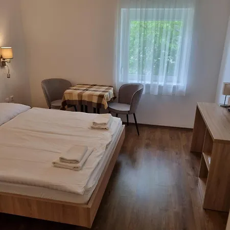 Adam Apartmanhaz *