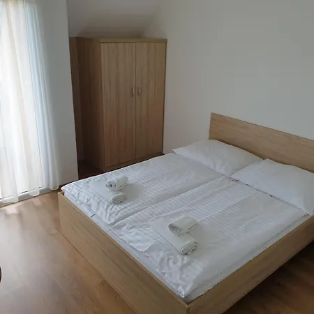 Adam Apartmanhaz Gasthuis