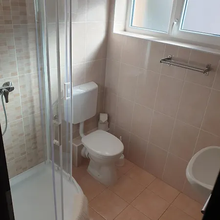 Adam Apartmanhaz Gasthuis