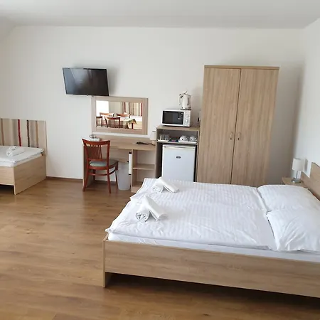 Pensjonat Adam Apartmanhaz Siófok