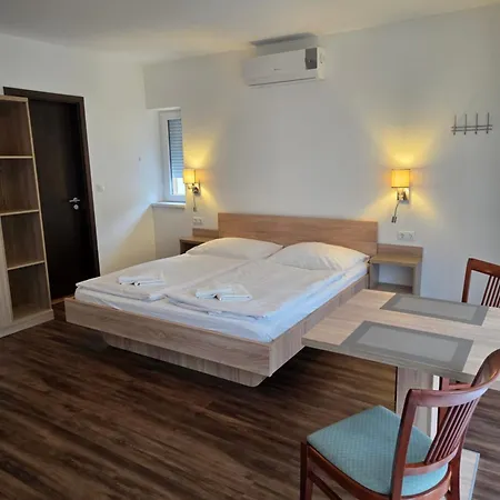 Adam Apartmanhaz Gasthuis
