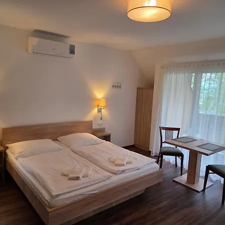 Adam Apartmanhaz Pensjonat 3*