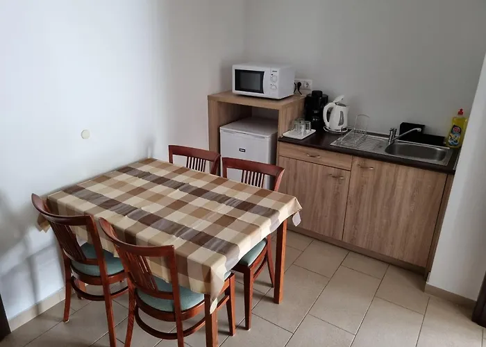 Adam Apartmanhaz Gasthof 3*
