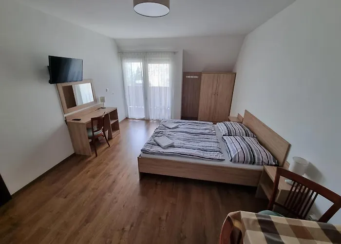 Adam Apartmanhaz Pensjonat 3*