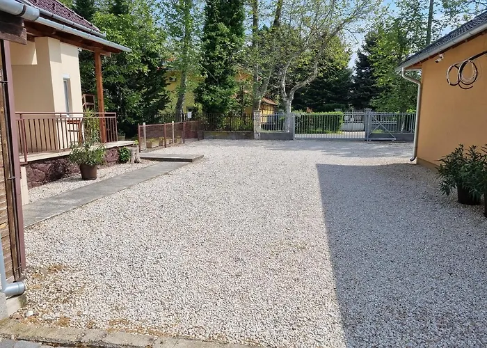 Adam Apartmanhaz Pensjonat Siófok