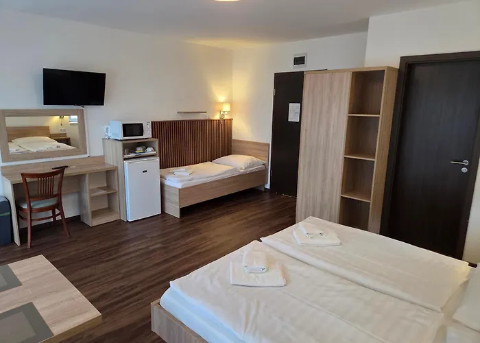 Adam Apartmanhaz Pensjonat Siófok